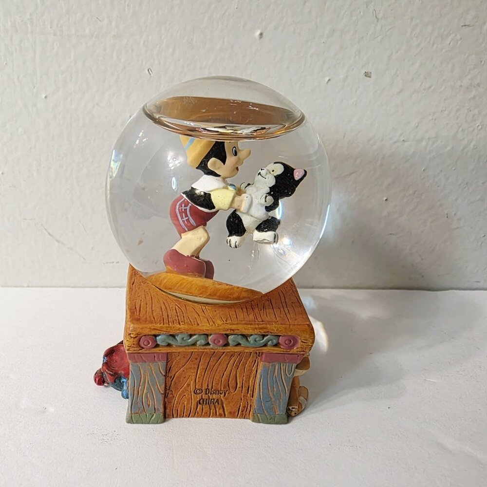 Disney Pinocchio holding Figaro Mini Snow globe Home Decor